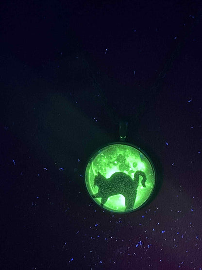 Glowing Round Necklace With Picture | Green Fluorescent Pendant Made of  Phosphorous | Glows In The Dark | Stainless Steel Luminous Jewelry