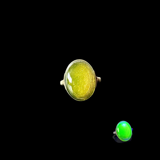 Yellow Uranium Glass Ring | Vintage 1930s Bronze Retro Jewelry | Glowing Gemstone Cabochon | Size 8