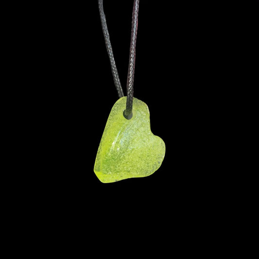 Handcrafted Vintage Heart Pendant – Yellow Vaseline Uranium Glass Necklace with UV Glow Effect