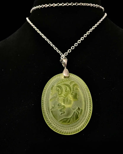 UV Reactive Vaseline Uranium Glass Portrait Pendant – Vintage Bohemian Cameo Necklace with Radiant Art Deco Style