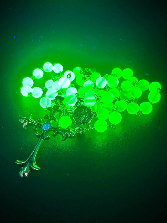Yellow Vaseline Uranium Glass Rosary with Gothic Floral Amulet – Lotus & Rose Design Glowing Under UV Light