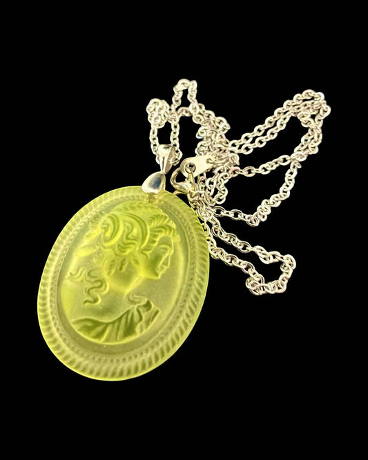 UV Reactive Vaseline Uranium Glass Portrait Pendant – Vintage Bohemian Cameo Necklace with Radiant Art Deco Style