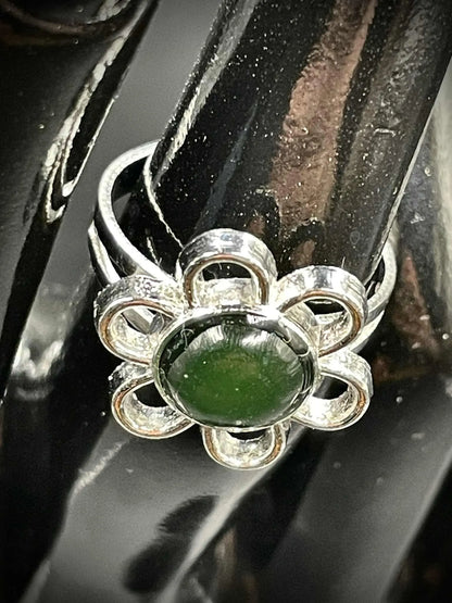 Adjustable Uranium Glass Flower Ring | Yellow Vaseline Daisy Design Glows Green Under UV Light | Dark Silver Bloom-Inspired Handmade Jewelry