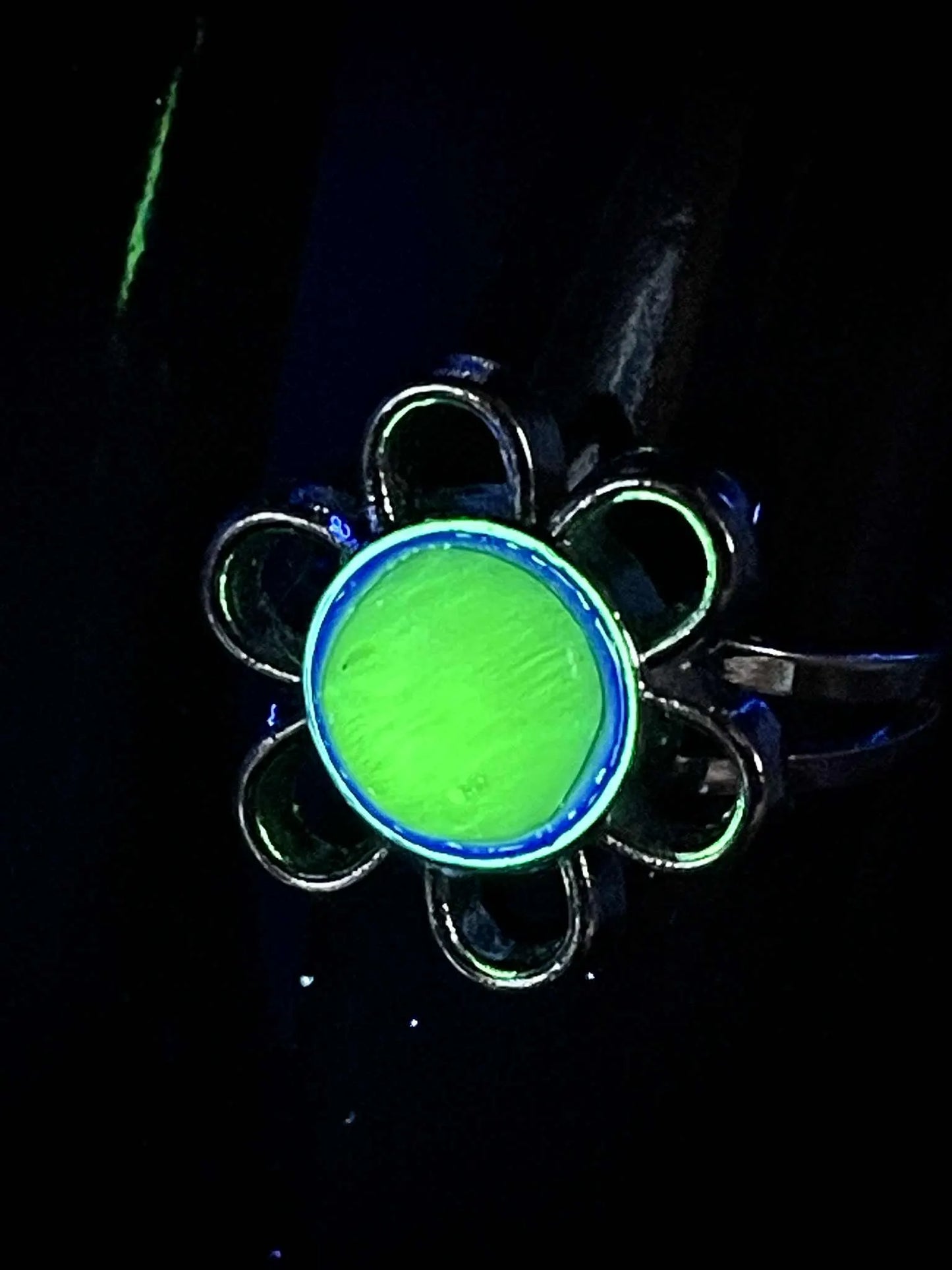 Adjustable Uranium Glass Flower Ring | Yellow Vaseline Daisy Design Glows Green Under UV Light | Dark Silver Bloom-Inspired Handmade Jewelry