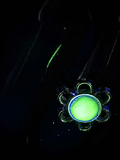 Adjustable Uranium Glass Flower Ring | Yellow Vaseline Daisy Design Glows Green Under UV Light | Dark Silver Bloom-Inspired Handmade Jewelry