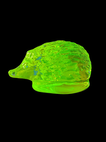 Yellow Vaseline Uranium Glass Hedgehog Figurine from 1930s – Fluorescent UV Light Glowing Animal Statue – Depressive Glass Art Collectible