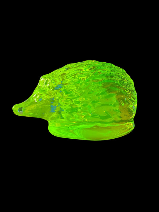 Yellow Vaseline Uranium Glass Hedgehog Figurine from 1930s – Fluorescent UV Light Glowing Animal Statue – Depressive Glass Art Collectible