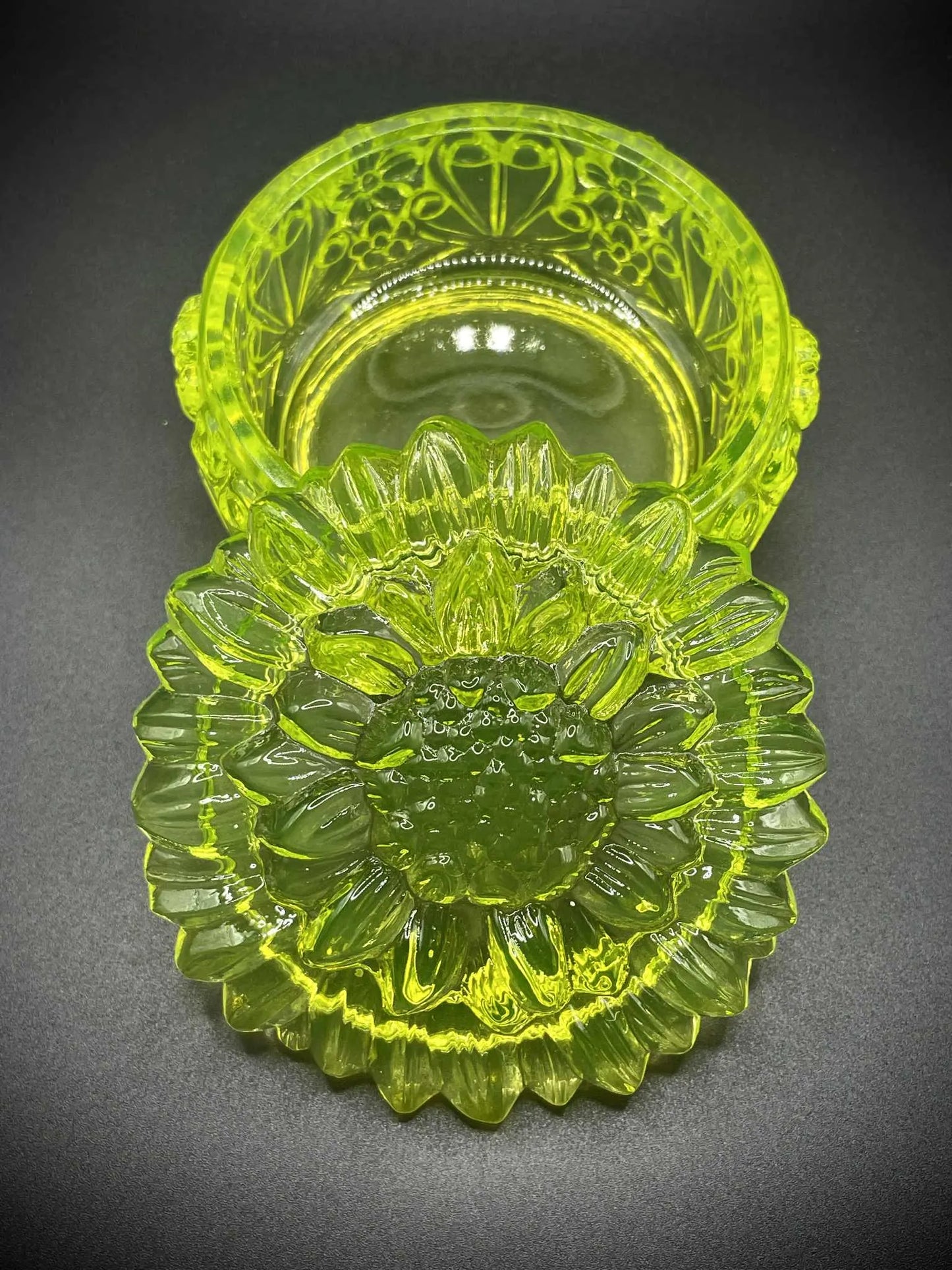 Sunflower Jewelry Box (Summer) From Uranium Glass | Yellow Vaseline Trinket Container | Decorative Helianthus Bloom | Glows Vividly Green Under UV Light