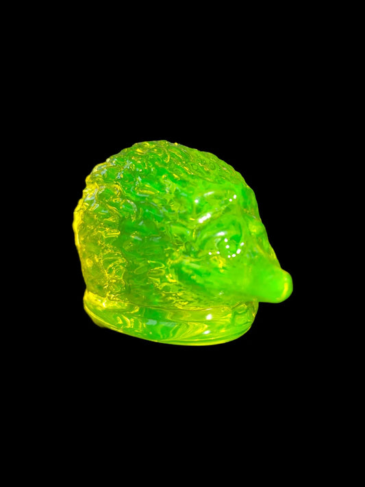 Yellow Vaseline Uranium Glass Hedgehog Figurine from 1930s – Fluorescent UV Light Glowing Animal Statue – Depressive Glass Art Collectible